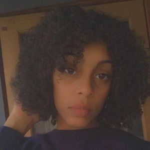 Meet your Posher, Hilary